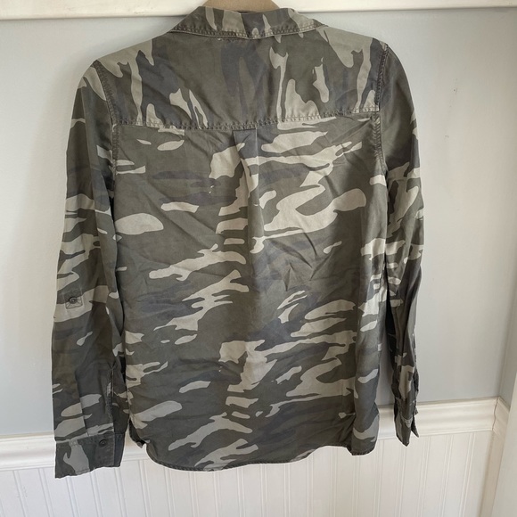 Express camo button down - Picture 2 of 6